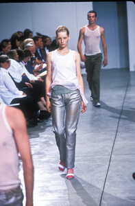 1514218005_HelmutLang1999WomenRTW53.thumb.jpg.2cfc27873288c4516496fdcc5fc1278b.jpg