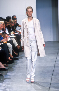 1547071538_HelmutLang1999WomenRTW24.thumb.jpg.3b7ccb6986ed1398dd411069a9219a8c.jpg