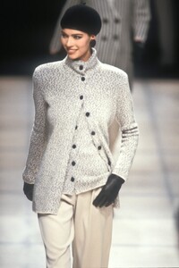 1683425115_GiorgioArmani1992WomenRTW74.thumb.jpg.f40bf61e68c19ea72a46e0e79f0d5ece.jpg