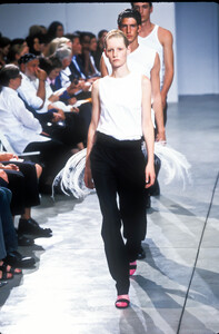 1750071147_HelmutLang1999WomenRTW47.thumb.jpg.0a5541589cc57a3fc7dbcdba77a6f470.jpg