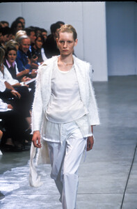 1761886135_HelmutLang1999WomenRTW26.thumb.jpg.ed34c189dbdcf7a58c8c05ecc9a6ad47.jpg