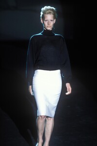 1860477897_Gucci1998WomenRTW29.thumb.jpg.78390269e7b5de2e99ffde1607999b47.jpg