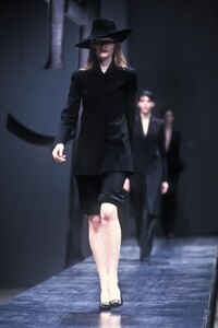 2051581442_YvesSaintLaurent1999WomenRTW24.thumb.jpg.7ff9fc5ce02d390acdc9eef08a596b0b.jpg