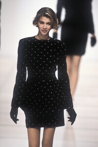 2051589652_GiorgioArmani1991WomenRTW94.thumb.jpg.476ff399e6b80ac4ea11e2104247afd1.jpg