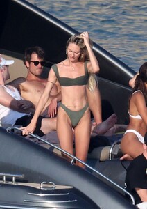 candisdouyt5464y5 (10).jpg