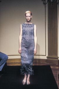 257812826_AlbertaFerretti1998WomenRTW31.thumb.jpg.28ad4edf3e22ce579f03a6a6cd7337e8.jpg