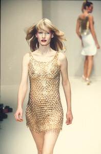 586861728_PacoRabanne1995WomenRTW24.thumb.jpg.e45a36d247484bf90546c0990659f9bd.jpg