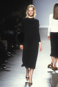 683089409_IsaacMizrahi1998WomenRTW21.thumb.jpg.3567ab1cabe98f3f3e21aa498ecb28ea.jpg
