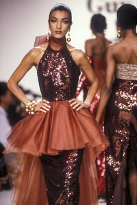 692366362_GuyLaroche1990WomenRTW22.thumb.jpg.e23f27d2ca220c8d3bf33fcbcda7034f.jpg