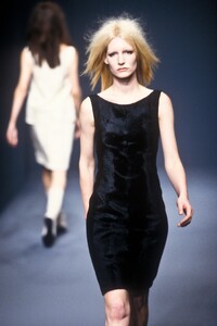 963451944_Prada1998WomenRTW92.thumb.jpg.82d2269cb02ebaf6126631dfe037a339.jpg