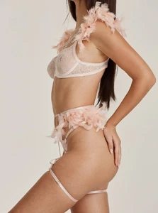 Exotic-Feather-Sensual-Lingerie-Set-4.thumb.jpg.aa647c9e145e1fec94342e26692e8ddc.jpg
