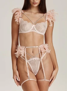 Exotic-Feather-Sensual-Lingerie-Set.thumb.jpg.c7f729866c04232b8d61106de6142b68.jpg
