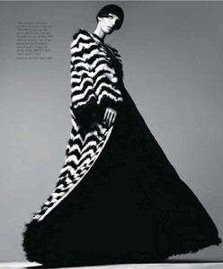 Harpers-Bazaar-February-No-02-2013-dragged-28.thumb.jpg.0382abb444b1abd269a16c2629ff37a6.jpg