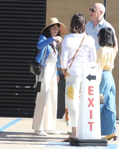 Zooey-Deschanel---With-Jonathan-Scott-have-a-lunch-at-Nobu-Restaurant-in-Malibu-08.jpg