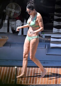 demi-moore-in-a-green-bikini-08-11-2023-3.jpg