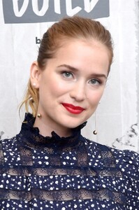 elizabeth-lail-at-build-stuios-in-nyc-10-17-2019-12.jpg
