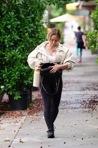 hilary-duff-heading-to-a-workout-in-studio-city-08-21-2023-4.jpg