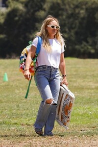 hilary-duff-out-at-a-park-in-sherman-oaks-08-04-2023-1.jpg