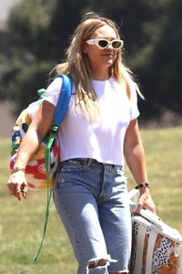 hilary-duff-out-at-a-park-in-sherman-oaks-08-04-2023-2.jpg