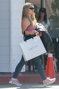 hilary-duff-out-shopping-in-los-angeles-08-11-2023-0.jpg