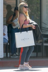 hilary-duff-out-shopping-in-los-angeles-08-11-2023-2.jpg
