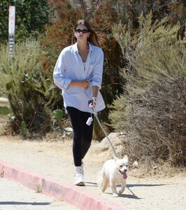 kaia-gerber-out-with-her-dog-in-los-angeles-08-16-2023-6.jpg