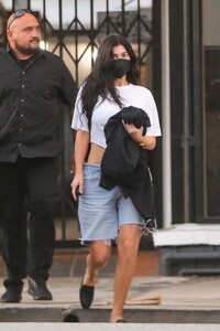kylie-jenner-leaves-salon-no.9-in-beverly-hills-08-26-2023-6.jpg
