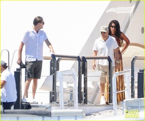 leonardo-dicaprio-tobey-maguire-imaan-hammam-vacation-ibiza-10.jpg
