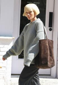 lily-allen-out-and-about-in-new-york-04-17-2023-0.jpg
