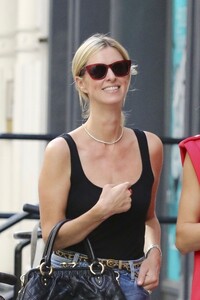 nicky-hilton-and-olivia-palermo-out-shopping-in-new-york-08-02-2023-4.jpg