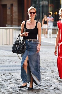 nicky-hilton-and-olivia-palermo-out-shopping-in-new-york-08-02-2023-5.jpg