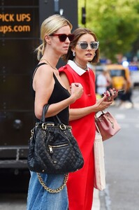 nicky-hilton-and-olivia-palermo-out-shopping-in-new-york-08-02-2023-6.jpg