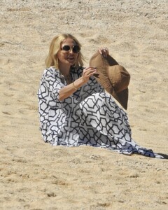 rachel-zoe-out-at-a-beach-in-tulum-04-07-2023-2.jpg