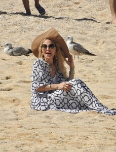 rachel-zoe-out-at-a-beach-in-tulum-04-07-2023-6.jpg