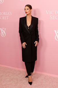 Victoria's Secret Celebrates The Tour '23 [9].png