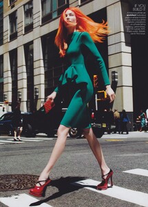 Brilliant_Sims_US_Vogue_September_2012_04.thumb.jpg.f57cffffe8c8a3685e93b9c56c7b177e.jpg