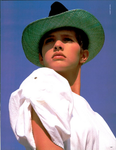 California_Watson_Vogue_Italia_April_02_1985_02.thumb.png.ceaaecb1e6c548b92c54c5124ec9879d.png