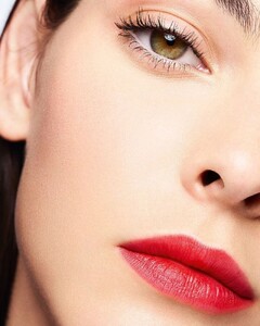 Chanel-Ultra-Le-Teint-Foundation-Campaign04.thumb.jpg.e3fcbf924afc4baa64206cd14cc91578.jpg