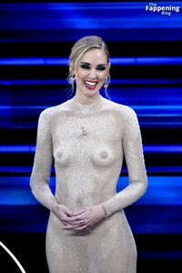 Chiara-Ferragni-See-Through-Nudity-The-Fappening-Blog-22.thumb.jpg.98c0ae39f35663360dfa47bc89795478.jpg
