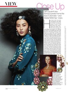 Close_Lindbergh_US_Vogue_October_2012_01.thumb.jpg.21e053823240d75b7bb9d445410ec847.jpg