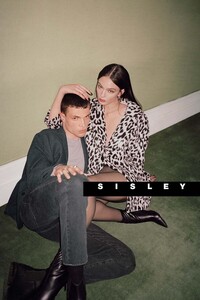 Deva-Cassel-Sisley-Fall-2023-Campaign01.thumb.jpg.eb5c8cad5c2f040c6f875c5d21a19d70.jpg