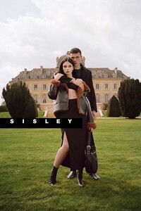 Deva-Cassel-Sisley-Fall-2023-Campaign02.thumb.jpg.98308ac6060e38568d40be820f38edeb.jpg