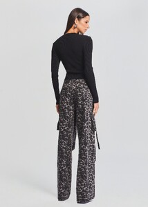 Ecommerce_Crop-23-09-21_GEOBODYSUIT_JANECARGOPANT-GREYLEOPARD_568_ECOMM_04705684-cc4a-40a4-882a-aa09f717714e.jpeg