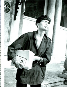Lindbergh_Vogue_Italia_February_02_1985_14.thumb.png.8dbd0e19a9ff6dfd93d13a782a9c965e.png