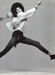 Meisel_Vogue_Italia_February_02_1985_08.thumb.png.c506166cf35f51f00885b89a6843868c.png
