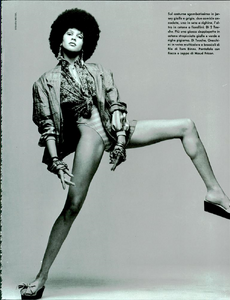 Meisel_Vogue_Italia_February_02_1985_10.thumb.png.0e924aadd339914e6bd4afa06cbb3071.png