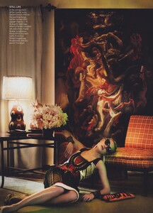 Testino_US_Vogue_March_2012_12.thumb.jpg.c33439293a59418fe45fcf6819b55816.jpg