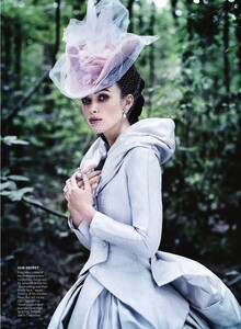 Testino_US_Vogue_October_2012_08.thumb.jpg.6dc8b75f3c9d523c497713f5b4e46bff.jpg