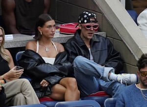 hailey-and-justin-bieber-at-us-open-tennis-09-01-2023-4.jpg