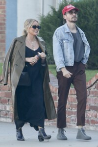 hilary-duff-and-matthew-koma-heading-to-casa-vega-restaurant-in-los-angeles-09-27-2023-0.jpg